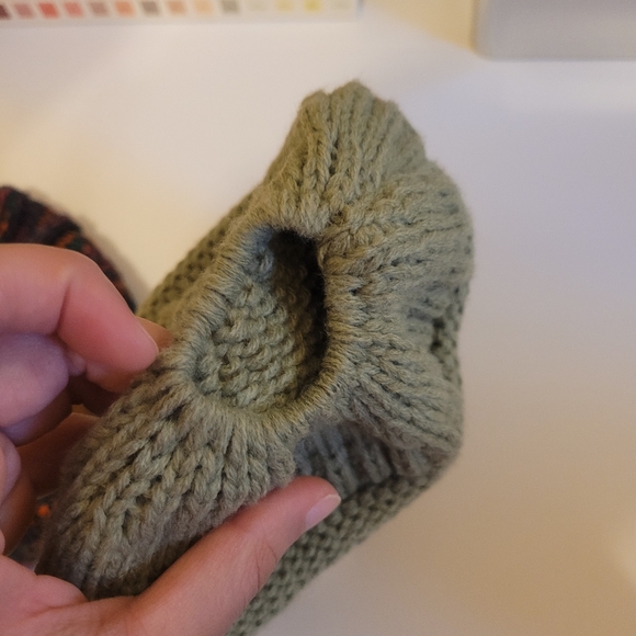 💥Bundle 3 for $25💥 2 C.C. knit beanies - Picture 3 of 4